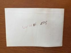 VEHBİ KOÇ'UN ORİJİNAL 2'Lİ FOTOĞRAF SETİ - 18 x 12 cm EBADINDA - VEHBİ KOÇ BİR DAVETİYEDE KONUKLARIYLA BİRLİKTE PASTA YERKEN ÇEKİLMİŞ 2 FARKLI KARE