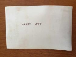 VEHBİ KOÇ'UN ORİJİNAL 2'Lİ FOTOĞRAF SETİ - 18 x 12 cm EBADINDA - VEHBİ KOÇ BİR DAVETİYEDE KONUKLARIYLA BİRLİKTE PASTA YERKEN ÇEKİLMİŞ 2 FARKLI KARE