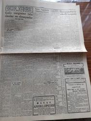 Cumhuriyet Gazetesi - 17 Ağustos 1949 - bir dost gözüyle yazan Nadir Nadi Başmakale - Suriye'de bir iç savaş tehlikesi baş gösterdi - İsmet İnönü Ege'de köylülerle konuşuyor fotoğraf - Zaim'in hükümet darbesinden sonra Şam sokaklarında dolaşan zırhlı birlikler fotoğraf - Etimesut hava alanındaki faciada hayatını kaybeden İngiliz havacıların cenazeleri Ankara'da kaldırıldı fotoğraf - balat'ta kurulacak ekmek fabrikası hazırlıkları - üniversiteli gençlerin askerlik kampı Bakırköy'de fotoğraf - bulgarım makedonyasında İsyan havası esiyor - İstanbul'a gelen Suriyeli talebeler Taksim abidesine çelen koyarlarken fotoğraf - yeni bir hastalık yazan doktor Kemal Saraçoğlu - gelir vergisine tabi olanlar ve olmayanlar yazan Esat Tekeli - Rüzgar gibi geçti kitabının yazarı Margaret Mitchell öldü - demokraside arz-ı hulus yazan Burhan Felek - Sabite Tur Suzan Güven ve Ahmet Yatman Kızıltoprak sahil Gazinosu'nda - bugünkü radyo programı - İstanbul Şehir açıkhava tiyatrosunda oyun içinde oyun