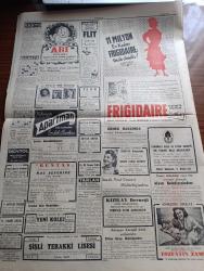 Cumhuriyet Gazetesi - 17 Ağustos 1949 - bir dost gözüyle yazan Nadir Nadi Başmakale - Suriye'de bir iç savaş tehlikesi baş gösterdi - İsmet İnönü Ege'de köylülerle konuşuyor fotoğraf - Zaim'in hükümet darbesinden sonra Şam sokaklarında dolaşan zırhlı birlikler fotoğraf - Etimesut hava alanındaki faciada hayatını kaybeden İngiliz havacıların cenazeleri Ankara'da kaldırıldı fotoğraf - balat'ta kurulacak ekmek fabrikası hazırlıkları - üniversiteli gençlerin askerlik kampı Bakırköy'de fotoğraf - bulgarım makedonyasında İsyan havası esiyor - İstanbul'a gelen Suriyeli talebeler Taksim abidesine çelen koyarlarken fotoğraf - yeni bir hastalık yazan doktor Kemal Saraçoğlu - gelir vergisine tabi olanlar ve olmayanlar yazan Esat Tekeli - Rüzgar gibi geçti kitabının yazarı Margaret Mitchell öldü - demokraside arz-ı hulus yazan Burhan Felek - Sabite Tur Suzan Güven ve Ahmet Yatman Kızıltoprak sahil Gazinosu'nda - bugünkü radyo programı - İstanbul Şehir açıkhava tiyatrosunda oyun içinde oyun