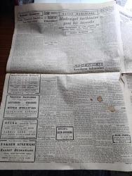 Cumhuriyet Gazetesi - 20 Aralık 1946 - demokrasiye veda mı yazan Nadir Nadi Başmakale - demokratlar dünkü meclise gelmediler - Demokrat Parti meclis grubu dün 8 saat toplantı halindeydi - dünkü mecliste kabul edilen bütçeler - Demokrat Parti milletvekilleri ile bağımsızlar Millet meclisi'nin evvelki günkü toplantısında fotoğraf - Millet meclisinde başbakan Recep Peker Başbakan yardımcısı Mümtaz Ökmen ile görüşüyor fotoğraf - sosyalist partisinin Adana şubesi de kapatıldı - Zekeriya ve Sabiha Sertel nezarete alındı ve ardından serbest bırakıldı - yüksek okullarda askerlik dersleri - Cemal Nadir Karikatür - Hamdullah Suphi Tanrıöver Nutuk söylerken fotoğraf - Şeytanidis Ve Visvardis tokatlıyan salonlarında - at yarışları koşuların tahminleri - Yavuz Sultan Selim Ağlıyor yazan Feridun Fazıl Tülbentçi yazı dizisi - sade bir zabıta vakası mıdır yazan Burhan Felek - Nil havzası milletleri Federasyonu - İngiltere boks şampiyonu Bruce Woodcock Joe Louis'le dövüşmek istiyor - Kemalist 2. Sayı