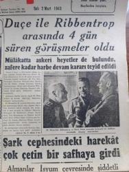 Cumhuriyet Gazetesi - 2 Mart 1943 - kati netice yılı mı Cumhuriyet Başmakale - Ankara'da mebus seçimine dair fotoğraflar - İsmet İnönü ve Şükrü Saraçoğlu reylerini kullanırken fotoğraf - Ankara'da seçim Cumhuriyet Halk Partisi Genel sekreteri Memduh Şevket Esendal fotoğraf - Mussolini ile Ribbentrop arasında 4 gün süren görüşmeler oldu - Mussolini Ribbentrop Ve Kont Ciano arasında hararetli bir mülakat fotoğraf - Şark tepesindeki harekat çok çetin bir safhaya girdi - Almanlar İsyum çevresinde şiddetli bir taarruz yaparlarken - İtalya cagliari'de 200 kişi öldü yüzlerce yaralı var - Mareth hattı top ve bomba ateşi altında - Neyyire Ertuğrul Yurdu için -  Askeri Vaziyet Yazan Emekli General H. Emir Erkilet Yazı Dizisi - varlık vergisini ödemeyen 13 mükellef daha kampa sevk edildi - kampa sevk edilenler halı tüccarı  Karabet Taşçıyan şapkacı Ohannes Negogosyan kuyumcu Garbis Çiçekçi - sev beni filmi Çemberlitaş sinemasında - şüphe filmi bugün Sümer sinemasında - Siemens telefon