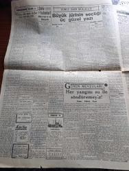 Cumhuriyet Gazetesi - 12 Temmuz 1949 - ömrü kısa sürecek bir bakanlık Cumhuriyet Başmakale - İngiltere'de fevkalade ahval ilan edildi - komünistlerin önayak olduğu Londra limanındaki grevi önlemek için çok şiddetli tedbir alınıyor fotoğraf - Yunus Nadi mükafatı jüri heyeti dünkü toplantı esnasında fotoğraf - Halide Edip Adıvar - Yahya Kemal Beyatlı - 1948-1949 Yunus Nadi mükafatında ikinciliği kazanan Nesibe İnkaya fotoğraf - ekmek sıkıntısını önleyici tedbir - çorum faciası hakkında ulaştırma bakanı Kemal Satır'ın demeci fotoğraf - Yunus Nadi mükafatı büyük jürinin seçtiği üç güzel yazı - Almanlar ucuz fındık istiyorlar - milli talebe federasyonunun kongresi - Çorum faciası yazan Burhan Felek - Türk Çekoslavak ticaret antlaşması imzalandı - eski padişah vahdettin'in karısı yurda dönüyor - Beşiktaş antrenörü Meazza'nın dönmeyeceği söyleniyor - milli yüzme takımımız Suriye'ye gidiyor - kuduz köpeklerle mücadele - üstat Münir Nurettin Selçuk  Tepebaşı bahçesinde - bugünkü radyo programı
