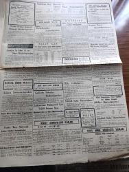 Cumhuriyet Gazetesi - 12 Temmuz 1949 - ömrü kısa sürecek bir bakanlık Cumhuriyet Başmakale - İngiltere'de fevkalade ahval ilan edildi - komünistlerin önayak olduğu Londra limanındaki grevi önlemek için çok şiddetli tedbir alınıyor fotoğraf - Yunus Nadi mükafatı jüri heyeti dünkü toplantı esnasında fotoğraf - Halide Edip Adıvar - Yahya Kemal Beyatlı - 1948-1949 Yunus Nadi mükafatında ikinciliği kazanan Nesibe İnkaya fotoğraf - ekmek sıkıntısını önleyici tedbir - çorum faciası hakkında ulaştırma bakanı Kemal Satır'ın demeci fotoğraf - Yunus Nadi mükafatı büyük jürinin seçtiği üç güzel yazı - Almanlar ucuz fındık istiyorlar - milli talebe federasyonunun kongresi - Çorum faciası yazan Burhan Felek - Türk Çekoslavak ticaret antlaşması imzalandı - eski padişah vahdettin'in karısı yurda dönüyor - Beşiktaş antrenörü Meazza'nın dönmeyeceği söyleniyor - milli yüzme takımımız Suriye'ye gidiyor - kuduz köpeklerle mücadele - üstat Münir Nurettin Selçuk  Tepebaşı bahçesinde - bugünkü radyo programı