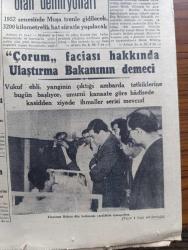 Cumhuriyet Gazetesi - 12 Temmuz 1949 - ömrü kısa sürecek bir bakanlık Cumhuriyet Başmakale - İngiltere'de fevkalade ahval ilan edildi - komünistlerin önayak olduğu Londra limanındaki grevi önlemek için çok şiddetli tedbir alınıyor fotoğraf - Yunus Nadi mükafatı jüri heyeti dünkü toplantı esnasında fotoğraf - Halide Edip Adıvar - Yahya Kemal Beyatlı - 1948-1949 Yunus Nadi mükafatında ikinciliği kazanan Nesibe İnkaya fotoğraf - ekmek sıkıntısını önleyici tedbir - çorum faciası hakkında ulaştırma bakanı Kemal Satır'ın demeci fotoğraf - Yunus Nadi mükafatı büyük jürinin seçtiği üç güzel yazı - Almanlar ucuz fındık istiyorlar - milli talebe federasyonunun kongresi - Çorum faciası yazan Burhan Felek - Türk Çekoslavak ticaret antlaşması imzalandı - eski padişah vahdettin'in karısı yurda dönüyor - Beşiktaş antrenörü Meazza'nın dönmeyeceği söyleniyor - milli yüzme takımımız Suriye'ye gidiyor - kuduz köpeklerle mücadele - üstat Münir Nurettin Selçuk  Tepebaşı bahçesinde - bugünkü radyo programı