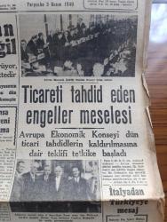 Cumhuriyet Gazetesi - 3 Kasım 1949 - nutka dair yazan Nadir Nadi Başmakale - İsmet İnönü'nün nutkundan muhalefet memnun değil - hükümet azası ve demokrat milletvekilleri İsmet İnönü'yü dinlerken fotoğraf - Celal Bayar Manisa stadyumu'nda bir maçı seyrederken fotoğraf - Fransa Türkiye'ye vereceği tiraj hakkını 2 milyon dolar arttırdı - Avrupa ekonomik işbirliği Teşkilatı Konseyi içtima halinde fotoğraf - Şükrü El Kuvvetli tekrar Suriye'ye davet edildi - yeni bir seyrüsefer planı hazırlanacak - Türkiye'ye dair Amerika'da bir konuşma - Tanzimatın 110. yıldönümü - İstanbul erkek Lisesi müdürü Salim Atalık vefat etti  - isimsiz katiller filmi bu akşam Lale sinemasında - Pamuk prenses ve Yedi cüce filmi Yıldız sinemasında - Fransa Alfred Nobel'i casuslukla itham ediyor - Truman'ın komünizmi tenkit eden bir Nutku - Yugoslavya Arnavutluğa bi bir nota verdi - gecekondu davası yazan Burhan Felek - Kızılay'ın Yedikule Surp Pırgıç Ermeni hastanesine yardımı - Turgut Reis yazan Halikarnas balıkçısı