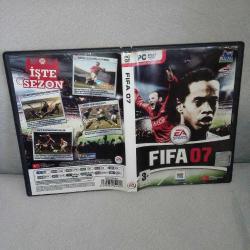 Pc oyun Fifa 07. Orijinal. Kitapçık mevcut. Kutu ve Cover 10 üzerinden 9.