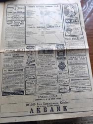 Cumhuriyet Gazetesi - 3 nisan 1955 - İleri geri yazan Nadir Nadi Başmakale - Lübnan Cumhurreisi Ankara'da dün Suriye sefiri ile görüştü - verilen kabul resminde kıymetli misafirlerimiz ve Cumhurreisi Celal Bayar fotoğraf - kıbrıs'taki tedhişçileri Yunanistan kışkırtıyor - Türkiye başdelegesi Selim Sarper'in Rusya'ya cevabı fotoğraf - Suna kan konser vermek üzere geliyor fotoğraf - turistler Türkiye'ye neden gelmezler - Türkiye Fransa B milli maçı bugün oynanıyor fotoğraf  - Galatasaray'ı  yenen Fenerbahçe basketbol şampiyonu - Hacı Kurye Yazanlar Nihal Karamağaralı ve Va Nü yazı dizisi - Türk ocağı yazan Hasan Ali Yücel - Yemen Kralı Ahmet dün isyan eden subaylar tarafından devrildi - Artist Olivia De Havilland evlendi - Ping Pong Hakem Kursu - Ömer Besim'in hazırladığı kitap - kanserin sebebini meydana çıkaran çok mühim keşif - Aslan Yürekli Richard Lale sinemasında - Gina Lollobrigida'nın oynadığı sarışın şeytan 12 Nisan'da şan sinemasında -avukat Saadet kaçar 1 yıl hapse mahkum oldu