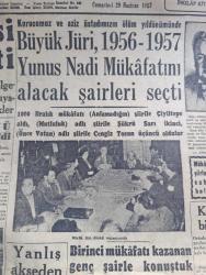 Cumhuriyet Gazetesi - 29 Haziran 1957 - Demokrat Parti seçim öncesi faaliyete girişti - büyük jüri 1956 1957 Yunus Nadi mükafatını alacak şairleri seçti fotoğraf - 1956 1957 Yunus Nadi mükafatını kazanan şair Asaf Çiylitepe fotoğraf - Ankara caddesi 20 metre genişliğinde olacak - Türkiye güzeli Suna Azak Avrupa'da Türkiye'yi temsil edecek - Fatin Rüştü Zorlu Elçi oluyor - Türk tabipler Birliği reçeteler ikinci defa kullanılmamalıdır dedi - İsmet İnönü yeşilköy'de uçakta inerken fotoğraf - cumhurbaşkanı Celal Bayar Haydarpaşa garında Başbakan Adnan Menderes ve Vali Fahrettin Kerim Gökay tarafından karşılanıyor fotoğraf - Yanlış Zifaf yazan Kemal Bilbaşar Yazı Dizisi - Fenerbahçe kiraya veriliyor  - 100. Yılına Erişen marif vekaletinin kuruluş seneleri yazan Haluk Yusuf Şehsuvaroğlu - bir perde kapandı yazan Nihal Karamağaralı Yazı Dizisi - Ankara İstanbul Radyosu Programı - tıp fakültesine devam eden ebelere Dün Haseki Hastanesi'nde rozet takıldı fotoğraf - Galatasaray Moskovaya gidiyor