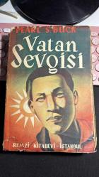 VATAN SEVGİSİ - PEARL S. BUCK - REMZİ KİTABEVİ BİRİNCİ BASKI 1949 - KİTAP YAŞINA GÖRE ÇOK İYİ DURUMDA ÖYLE Kİ AÇILMAMIŞ FORMALARI VAR... ŞÖMİZİ BİRAZ YIPRANMIŞ BEN BİRAZ TAMİR ETMEYE ÇALIŞTIM... FOTOĞRAFLARA İYİ BAKALIM...