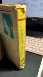 VATAN SEVGİSİ - PEARL S. BUCK - REMZİ KİTABEVİ BİRİNCİ BASKI 1949 - KİTAP YAŞINA GÖRE ÇOK İYİ DURUMDA ÖYLE Kİ AÇILMAMIŞ FORMALARI VAR... ŞÖMİZİ BİRAZ YIPRANMIŞ BEN BİRAZ TAMİR ETMEYE ÇALIŞTIM... FOTOĞRAFLARA İYİ BAKALIM...