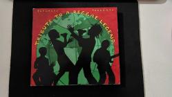 PUTUMAYO PRESENTS 2010 - TRIBUTE TO A REGGAE LEGEND - CD ÇOK TEMİZ KİTAPÇIĞINA KADAR HERŞEYİ TAM KOLEKSİYON PARÇASI... ÇOK NADİR...