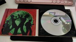 PUTUMAYO PRESENTS 2010 - TRIBUTE TO A REGGAE LEGEND - CD ÇOK TEMİZ KİTAPÇIĞINA KADAR HERŞEYİ TAM KOLEKSİYON PARÇASI... ÇOK NADİR...