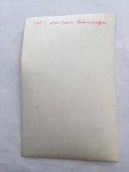 KANTO EFSANESİ NURHAN DAMCIOĞLU'NUN ORİJİNAL 2'Lİ FOTOĞRAF SETİ - 18 x 12 cm EBADINDA - NURHAN DAMCIOĞLU GRİ YALDIZLI ELBİSESİYLE SAHNEDEYKEN ve POZ VERİRKEN ÇEKİLMİŞ 2 FARKLI KARE