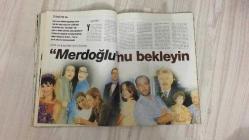 AKTÜEL HAFTALIK HABER DERGİSİ - SAYI:427 - 23-29 EYLÜL -   “YENİ ANAYASA BU MECLİSLE OLMAZ” – “AH, ÇATLI DA OLACAKTI!”: SUSURLUK DÜĞÜNÜ – BEL FITIĞINA DOĞAL ÇÖZÜM: TELKİNLE TEDAVİ – “DİYANET TEDRİCEN KALKMALI”: AHMET YAŞAR OCAK’TAN ÖNERİ – AYŞE ARMAN: “ŞİRİN DEĞİL, SEKSI” – “İLK ERKEĞİM ÖĞRETMENİMDİ”: TRAVESTİ MERVE’DEN İTİRAF – YELTSİN’İN ŞEREFİNE BOMBA – “AVRUPA YOLU AÇILDI”: CENGİZ AKTAR’LA AB DEĞERLENDİRMESİ – AŞK HASTALIKTIR – NAOMI CAMPBELL PODYUMLARA DÖNEMEDİ – “MERDOĞLU”NU BEKLEYİN: YENİ YAYIN DÖNEMİ – EN GERÇEK KORKU FİLMİ: “THE BLAIR WITCH PROJECT” – “BİR YUDUM İNSAN” BELGESELİ – OSMANLI’NIN AYDIN YÜZÜ – “SAF FOLK UYKUMU GETİRİYOR” – İSTANBUL BİENALİ: “ÖLÜM DALGASI, YAŞAM TUTKUSU” – DELİ DALI – HIPPOPOTAMUS’TA XXL SERVİS – ROBIN WILLIAMS “MRS. DOUBTFIRE” ROLÜNDE – NATALIE PORTMAN “STAR WARS”TA BÜYÜDÜ – ESTELLE HALLYDAY’DAN BOŞANMA YALANI – AYŞE ARMAN – AHMET YAŞAR OCAK – ABDULLAH ÇATLI – METİN SOYSAL – MUSTAFA ERDOĞAN – SARA KARADUMAN – MERVE – CAVİT ÇAĞLAR – TANSU  130 SAYFA