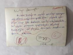 KANTO EFSANESİ NURHAN DAMCIOĞLU'NUN ORİJİNAL FOTOĞRAFI - 18 x 12 cm EBADINDA - NURHAN DAMCIOĞLU, EŞİ ERCAN YENSENİ, METİN ŞAŞMAZ & BERRİN ŞAŞMAZ'LA BİRLİKTE KULÜP 12'DE AYNI MASADA SOHBET EDERKEN ÇEKİLMİŞ BİR HATIRA FOTOĞRAFI