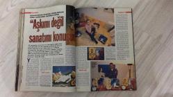 AKTÜEL  HAFTALIK HABER DERGİSİ - SAYI:285 - 25 ARALIK - 1996 -  AGAR’IN MAKAMINDA ÇETE TUZAĞI – ELİF DAĞDEVİREN: “TARKAN’SIZ DA VARIM” – YILBAŞI HEDİYESİ BURCA GÖRE: YENGEÇ’E BİBLO, KOVA’YA TABLO – “BABAMI KAÇIRANLAR İHBAR ETTİĞİMİ EMNİYETTEN ÇIKMADAN BİLİYORDU” – İŞTE KİLİT DELİLLER: ÇATLI DOSYASI – KARAYALÇIN OROTTEN HABERSİZ – CESARET CELEB: PKK VE SİYASİ SİSTEM ELEŞTİRİSİ – ZAMANIN AŞKI: MANDY SIMPSON – SİGARA YOK, KİLO YOK – DAYAKLI EĞİTİM BUNDAN İYİ: İNGİLTERE’DE SİSTEM TARTIŞMASI – FANATİZM HER YERDE AYNI – DÜŞTÜĞÜ YERDEN DEVAM: FERHAN ŞENSOY’DAN SAHNELER – SANATIMI KONUŞUN – DÂNİMARKA’NIN OYUNU – YENİ CARY GRANT – RÜYA TANIMI – DOLARI MAT EDEN PARA – NABIZ YÜKSEK: ANKARA’DA SİYASİ GERİLİM – GARGANTUA’NIN KREPLERİ – DUMAYOLAR GÖZ KAMAŞTIRACAK – MİNİKLER PODYUMDA – BİR GÜN CAROUSEL’DE ŞENLİKLİ ALIŞVERİŞ –  ELİF DAĞDEVİREN – TARKAN – SEDAT ER – ABDULLAH ÇATLI – MURAT KARAYALÇIN – MANDY SIMPSON – MARLON BRANDO – VAL KILMER – DAVID THEWLIS – JOHN FRANKENHEIMER – H.G. WELLS 242 SAYFA