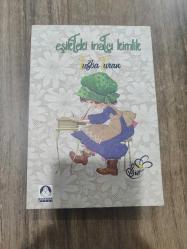 Eşikteki İnatçı Kimlik