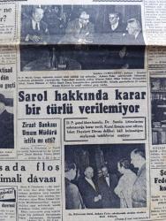 Cumhuriyet Gazetesi - 7 Aralık 1955 - Hoşça Kal yazan Nadir Nadi Başmakale - devam eden kabine buhranının sebepleri - Demokrat Parti grup toplantısı Dün öğleyin ansızın tehir edildi - istifa ettiğini bildiren Vali Fahrettin Kerim Gökay acele Ankara'ya çağrıldı - 19'lar ne diyor - Zühtü Hilmi Velibeşe Nizamettin Alisal Nazım Bezmen Ve Selim Ragıp Emeç Ankara palas salonunda fotoğraf - Doktor Mükerrem Sarol Ankara Palas salonlarında etrafını alanlara dert döküyor fotoğraf - Hasan Polatkan'ın bacanağı Yakup Soyugenç lastik davasını anlatıyor fotoğraf - şoförler Federasyonu Kongresi - AFL ve CİO birleşti dünyanın en büyük sendikası kuruldu - Malenkof sahneye çıkıyor mu - Cibali karakolunun birinci gecesi - olaylar ve alaylar yazan Burhan Felek - Şehir Tiyatrosu sanatçısı Yaşar Özsoy jübilesi bu akşam yapılıyor - Ayla Erduran Cemal Reşit Rey konseri - Milli Namzetler Beyoğlusporu 7 1 mağlup etti fotoğraf - milli futbol hakemleri dün lisanslarını aldılar - kız voleybol maçları
