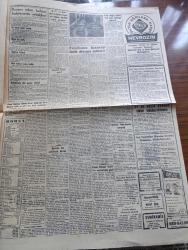 Cumhuriyet Gazetesi - 7 Aralık 1955 - Hoşça Kal yazan Nadir Nadi Başmakale - devam eden kabine buhranının sebepleri - Demokrat Parti grup toplantısı Dün öğleyin ansızın tehir edildi - istifa ettiğini bildiren Vali Fahrettin Kerim Gökay acele Ankara'ya çağrıldı - 19'lar ne diyor - Zühtü Hilmi Velibeşe Nizamettin Alisal Nazım Bezmen Ve Selim Ragıp Emeç Ankara palas salonunda fotoğraf - Doktor Mükerrem Sarol Ankara Palas salonlarında etrafını alanlara dert döküyor fotoğraf - Hasan Polatkan'ın bacanağı Yakup Soyugenç lastik davasını anlatıyor fotoğraf - şoförler Federasyonu Kongresi - AFL ve CİO birleşti dünyanın en büyük sendikası kuruldu - Malenkof sahneye çıkıyor mu - Cibali karakolunun birinci gecesi - olaylar ve alaylar yazan Burhan Felek - Şehir Tiyatrosu sanatçısı Yaşar Özsoy jübilesi bu akşam yapılıyor - Ayla Erduran Cemal Reşit Rey konseri - Milli Namzetler Beyoğlusporu 7 1 mağlup etti fotoğraf - milli futbol hakemleri dün lisanslarını aldılar - kız voleybol maçları