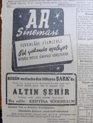 Cumhuriyet Gazetesi - 17 Eylül 1943 - Yüz Gün yazan Nadir Nadi Başmakale - Salernoda beşinci Ordu taarruza geçti - beşinci Amerikan ordusu kumandanı general Clark fotoğraf - Mongomeri ordusu - Almanlar da Persano mevkiini aldılar - Papa alma murahhasını kabulden imtina etmiş - hava harbi İngiliz tayyareleri Berlin ile Paris'i bombaladılar - 100 den fazla İtalyan gemisi teslim oldu - İstanbul'da ihtikarla mücadele Vali Lütfi Kırdar Bu hususta izahat veriyor - dil iskelesindeki köprü bitiyor fotoğraf - Dün Ruslar tarafından geri alınan Novorosisk'in umumi görünüşü  - Kızılordu'nun taarruzu Novorosisk ve Novogrod şehirleri Dün geri alındı - Sezarın panejirigi yazan Şükrü Kaya - Beyoğlu Melek sineması karşısında Ar sineması pek yakında açılıyor - siyasi ve edebi Büyük Doğu bugün çıktı - topuzun kısmeti yazan Mahmut Yesari Yazı Dizisi -  Başvekil Şükrü Saraçoğlu İtalyan elçisini kabul etti - İtalya'da harp ve siyaset - Romanya'da köpeklerin derisini yüzüyorlar -  Süheyla Bedriye jübilesi