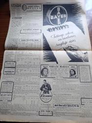 Cumhuriyet Gazetesi - 17 Eylül 1943 - Yüz Gün yazan Nadir Nadi Başmakale - Salernoda beşinci Ordu taarruza geçti - beşinci Amerikan ordusu kumandanı general Clark fotoğraf - Mongomeri ordusu - Almanlar da Persano mevkiini aldılar - Papa alma murahhasını kabulden imtina etmiş - hava harbi İngiliz tayyareleri Berlin ile Paris'i bombaladılar - 100 den fazla İtalyan gemisi teslim oldu - İstanbul'da ihtikarla mücadele Vali Lütfi Kırdar Bu hususta izahat veriyor - dil iskelesindeki köprü bitiyor fotoğraf - Dün Ruslar tarafından geri alınan Novorosisk'in umumi görünüşü  - Kızılordu'nun taarruzu Novorosisk ve Novogrod şehirleri Dün geri alındı - Sezarın panejirigi yazan Şükrü Kaya - Beyoğlu Melek sineması karşısında Ar sineması pek yakında açılıyor - siyasi ve edebi Büyük Doğu bugün çıktı - topuzun kısmeti yazan Mahmut Yesari Yazı Dizisi -  Başvekil Şükrü Saraçoğlu İtalyan elçisini kabul etti - İtalya'da harp ve siyaset - Romanya'da köpeklerin derisini yüzüyorlar -  Süheyla Bedriye jübilesi