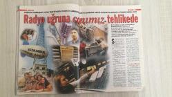 AKTÜEL  HAFTALIK HABER DERGİSİ - SAYI:206 - 15-21 HAZİRAN - 1995 -   TARKAN AVRUPA KAPILARINDA: TÜRKİYE’NİN EN YÜKSEK REKLAM ANLAŞMASI – BAYAR’IN KÖŞKÜNDE SAİBE: SABANCILARIN DAMADI BİROL AKTAN VE DYP ARASINDA GERİLİM – ÇOCUK GÖZÜNDE HABER: “ÖLÜM” – BİR İĞNEYLE ŞİŞMANLIĞA SON: GENETİKTEKİ YENİ UMUT – NİJERYA MAFYASININ TUZAĞINA DÜŞEN TÜRKLER – TANSU ABLA SENİ İSTİYOR: DYP’DEN ANAP’A ÇENGEL OPERASYONU – RADYO UĞRUNA CANIMIZ TEHLİKEDE: FREKANS ANARŞİSİ – TURİZMİN EN PARLAK DÖNEMİ: ORTADOĞU’YA YENİ BAKIŞ – İSTANBUL TADINA KAVUŞTU: CEMİLZADE ŞEKERCİSİ YENİDEN – “HOŞGELDİN SANAL İNSAN” DOSYASI – “AÇIK BIRAKMA PENCEREYİ!” – “MEVSİM YAZ, EVİNİZ İLKBAHAR” – ROB ROY: LIAM NEESON VE JESSICA LANGE’LI İSKOÇ EFSANESİ – “ŞAPKASIZ YAZMAM ABI”: SAINT JOSEPH’LİLERDEN DİLDE İNCELTME KAMPANYASI – YAZIYOR! MUHALEFETİ YAZIYOR! – KİM TUTAR SENİ BEYBABA: GEÇ GELEN GENÇLİK – 10’LAR BİRBİRİNE BENZEMEZ: 80’LER VE 90’LAR KARŞILAŞTIRMASI – CAFE PIA: BEKAR SOKAK’TA GÜNDÜZ SERGİ, GECE PAVYON – BAKIŞI ÇAĞI 162 SAYFA