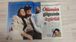 AKTÜEL  HAFTALIK HABER DERGİSİ - SAYI:200 - 4-10 MAYIS - 1995 -  BEKARET KONTROLÜNE DEVAM: YÖNETMELİK DEĞİŞMEDİ, YENİ MAĞDURLAR ORTAYA ÇIKTI – KADRİ GÜRSEL’DEN PKK KAÇIRMA DOSYASI: 26 GÜNLÜK “ÖLÜMÜNE YÜRÜYÜŞ” – TBMM’DE KIYAFET YASAĞI: KADIN GAZETECİLERE PANTOLON VE RENKLİ KIYAFET YASAKLANDI – KARAKÖY’E RUS ABLUKASI: GÜNLÜK 7 MİLYON DOLARLIK TRAFİK – “SARI ŞEKERİM” LÂLE YILMAZ’IN YENİ TELEVİZYON KARİYERİ – İSTANBUL’DA ANARŞİSTLERDEN YENİ MEKAN VE YAYINLAR – CEZAEVİNDE ÖZGÜRLÜK: MOM LEONY VE KUN TUGGE’DEN DUYGUSAL ANLATIM – HASAN OCAK DOSYASI: KAYIP, GÖZALTI VE BELİRSİZLİK – FRANSA’DA SİYASİ BÖLÜNME: “SOLA FRANSIZ KALDI” – DOSTLUĞU AIDS PERÇİNLEDİ: AILEEN GETTY VE LIZ TAYLOR – ARJANTİN CUNTASI: MUHALİFLERİ BALIKLARA YEM YAPTILAR – ANNELER GÜNÜ SENDROMU: ALTIN KALPLİLERE ALTIN, BOYNUNA SARILSIN – “GONE WITH THE PITT”: BRAD PITT’Lİ “LEGENDS OF THE FALL” – MILES DAVIS’İN OTOBİYOGRAFİSİ: “HAYATI BÖYLE ÜFLEDİ” – ENBE ORKESTRASI’NDAN “İSTEYİN ÇALALIM” –  178  SAYFA