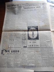 Cumhuriyet Gazetesi - 11 Mayıs 1953 - Amerika İspanya askeri Anlaşması Cumhuriyet Başmakale - Balkan paktı dışişleri bakanları toplanıyor - Kırkpınar güreşleri dün akşam sona erdi - başpehlivanlığı kazanan İrfan Atan Hayrabolulu Süleyman ile güreşirken fotoğraf - Luton Town Fenerbahçe'yi 6 2 Yendi fotoğraf - 60 yedek subay Kore değiştirme birliğine katıldı - SAS uçağı yolcularının başına gelenler - Başbakan Adnan Menderes bugün kırşehir'e gidiyor - Piç Kurusu Yazan Azmiye Hami Güven Yazı Dizisi - Mareşal Rommel'in Hatıraları Toplayan Lidell Hart Yazı dizisi - Mau Mau'lar Amerikan lisesini bastılar - Rusya Arnavutluk'a harp malzemesi gönderiyor - Cennet Yolu yazan Steinbeck Yazı Dizisi - milletlerarası tenis Şampiyonası - Türkiyeyi anlatan renkli filmler yazan Reha Oğuz Türkkan - Katibim şarkısı Amerika'da seslendirildi fotoğraf - çarlık rusyasının korkunç siması Rasputin Anlatan Pierre Gourdeaux -  Galatasaray Lisesi talebeleri Agatha Christie'nin 10 küçük yaramaz piyesini oynadılar