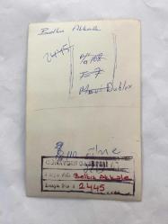 TÜRK HALK MÜZİĞİ SANATÇISI BELKIS AKKALE'NİN ORİJİNAL 3'LÜ FOTOĞRAF SETİ  - 14 x 9 cm EBADINDA - BELKIS AKKALE GÖLCÜK'TE SAHNE ALDIĞI GÜN DAVULCUYLA AYNI KAREDEYKEN ve SOBADA ISINMAYA ÇALIŞIRKEN ÇEKİLMİŞ 3 FARKLI KARE, 1984