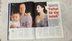 AKTÜEL HAFTALIK HABER DERGİSİ - SAYI:370 - 20-26 AĞUSTOS 1998 -  MEHMET AĞAR’IN OĞLUNUN DÜĞÜNÜ SİYASET, İŞ VE BÜROKRASİYİ BİR ARAYA GETİRDİ, DEMİREL’İN KATILMAMASI “SİYASETEN AKLAMA” TARTIŞMASI YARATTI – GAZETECİ REFİK ERDURAN 70 YAŞINDA VİAGRA TECRÜBESİYLE ÜVEY KIZINDAN NASIL ÇOCUK SAHİBİ OLDUĞUNU ANLATTI – “FERHAT BİR TÜP BEBEK” BAŞLIĞIYLA GÜNDEME GELEN OLAY TOPLUMSAL TABULARI SORGULATIYOR – “ZİNCİRLİ KÖLE” TESTİYLE SOKAKTAKİ VATANDAŞIN OTORİTEYE TEPKİSİ ÖLÇÜLDÜ – SİVASLI CINDY OLARAK TANINAN TUĞBA ŞAHİN DANİMARKA’DA MANKENLİK YAPIYOR, TÜRK ERKEKLERİNİ YORUMLUYOR – ABD’NİN YENİ SADDAM’I OLARAK TANITILAN USAME BİN LADİN, AFRİKA’DAKİ SALDIRILAR SONRASI DÜNYA GÜNDEMİNDE – CEZAEVİ TURİZMİ DOSYASINDA HAPİSTE YATAN SANATÇILAR ZİYARET EDİLİYOR – TÜRK PLASTİK CERRAHİ DERNEĞİ BAŞKANI ONUR EROL YÜZÜNÜ MESLEKTAŞLARINA EMANET EDİYOR, ESTETİKTE “ÜÇ FARK” DOSYASIYLA YENİ TRENDLER TARTIŞILIYOR – GEORGE SIMENON 10 BİN KADINLA BİRLİKTE OLDUĞUNU İDDİA EDİYOR,  - 128  SAYFA