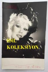 MEDİHA ŞEN SANCAKOĞLU'NUN ORİJİNAL FOTOĞRAFI - 14 x 9 cm EBADINDA - MEDİHA ŞEN SANCAKOĞLU STÜDYODA POZ VERİRKEN ÇEKİLMİŞ BİR KARE, STÜDYO EROL, ANKARA