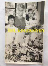 MEDİHA ŞEN SANCAKOĞLU'NUN ORİJİNAL 7'Lİ FOTOĞRAF SETİ - 18 x 12 cm EBADINDA - MEDİHA ŞEN SANCAKOĞLU, KIZI AYFER'İN DÜĞÜNÜNDE OĞLU GÖKHAN ve DİĞER AİLE ÜYELERİYLE BİRLİKTEYKEN ÇEKİLMİŞ 7 FARKLI KARE