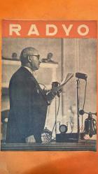 RADYO TEKNİĞİNDEN VE YAYINLARINDAN BAHSEDEN DERGİ, MECMUA  SAYI : 12 - 15 SONTEŞRİN 1942 - MİLLÎ ŞEF İSMET İNÖNÜ - TBMM 6. DEVRE 4. İÇTİMA YILI AÇILIŞ NUTKU - TARAFSIZLIK POLİTİKASI - ZİRAAT VE MALİYE POLİTİKALARI - KÜLTÜR VE TEKNİK EĞİTİM PROGRAMLARI - İKİNCİ İNÖNÜ MUHAREBESİ - KANLI SIRT - ÜÇ ŞEHİTLER TEPESİ - CELAL DİNÇER - DİPÇİKLE HÜCUM - GALİP ATAÇ - BÜYÜK ADAMLARIN DELİLİKLERİ - VAGNER - BEETHOVEN - ROSSINI - SOKRAT - HORMON TEORİLERİ - SANAT VE AKIL İLİŞKİSİ - HİKMET MÜNİR EBCİOĞLU - SERVER ISKİT - CAHİT BEGENÇ - FERİDUN TÜLBENTÇİ - RATİP TAHİR - OSMAN DARCANA - CELAL YEŞİL - ADEM ÇOBANOĞLU - HAKKI ERAGAZ - İZZETTİN TUĞRUL - MESUT CEMİL - FUAT MÜNÜR BENER - VEDAT TÖR - BURHAN BELGE - İBRAHİM ŞÜKRÜ ESGÜN - CEMAL YORULMAZ - NERİMAN HIZIRI - KEMAL TÖZEM - MUZAFFAR HARUNOĞLU - KEMAL ALTINKAYA - RÜŞEN FERİT KAM - NEZİH MANYAS - ALİ RIZA ULUÇAM - SUAT OSMANOĞLU - RADYO MECMUASI - BAŞVEKÂLET MATBAASI - MAARİF VEKÂLETİ MATBAASI - HARF İNKILÂBI - KASA GÖZLERİ - MÜRETTİPLİKTE -  26 SAYFA