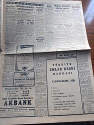 Cumhuriyet Gazetesi - 29 Ağustos 1954 - grev hakkı yazan Nadir Nadi Başmakale -Cumhur Reisi Celal Bayar Yugoslavyaya Dün Törenle Uğurlandı fotoğraf - 30 Ağustos Zafer Bayramı - Kıbrıs Adası İçin Dün Yapılan Toplantı - İşletmeler Vekili Fethi Çelikbaş Milletlerarası Migros Kongresinde Verilen Kararları Anlatıyor - Başvekil Adnan Menderes Kıbrıs Komitesi Azaları İle Birlikte fotoğraf - Murad Güler Manşı Geçerken 12 Kilo Kaybettim dedi fotoğraf - Ürdün Meliki Eskişehir'de - 30 Ağustos'ta Yazan Hasan Ali Yücel - İstanbul At Yarışları - Mısır'da Karışıklık Çıkaran Cemiyet Müslüman Kardeşler - Bir Kadın İzmir Fuarında Doğurdu - Fenerbahçe Demirspor Bugün Karşılaşıyor - Süvari Binicilik Okulu Yurd Gezisine Çıktı - Atatürk Devrimlerinin Koruyucuları Arasında - Rusya'da Halkın Hayatı Ölü Ruhlar - Hür Fikirleri Yayma Cemiyeti Kongresi - İsmail Dümbüllü  Gönül Yazar Perihan Altındağ Sözeri Beyaz Parkta - Abdullah Yüce -  İstanbul Bankası - Emekli General Sadık Aldoğan Dün Tevkif Edildi