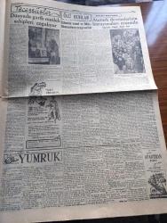 Cumhuriyet Gazetesi - 29 Ağustos 1954 - grev hakkı yazan Nadir Nadi Başmakale -Cumhur Reisi Celal Bayar Yugoslavyaya Dün Törenle Uğurlandı fotoğraf - 30 Ağustos Zafer Bayramı - Kıbrıs Adası İçin Dün Yapılan Toplantı - İşletmeler Vekili Fethi Çelikbaş Milletlerarası Migros Kongresinde Verilen Kararları Anlatıyor - Başvekil Adnan Menderes Kıbrıs Komitesi Azaları İle Birlikte fotoğraf - Murad Güler Manşı Geçerken 12 Kilo Kaybettim dedi fotoğraf - Ürdün Meliki Eskişehir'de - 30 Ağustos'ta Yazan Hasan Ali Yücel - İstanbul At Yarışları - Mısır'da Karışıklık Çıkaran Cemiyet Müslüman Kardeşler - Bir Kadın İzmir Fuarında Doğurdu - Fenerbahçe Demirspor Bugün Karşılaşıyor - Süvari Binicilik Okulu Yurd Gezisine Çıktı - Atatürk Devrimlerinin Koruyucuları Arasında - Rusya'da Halkın Hayatı Ölü Ruhlar - Hür Fikirleri Yayma Cemiyeti Kongresi - İsmail Dümbüllü  Gönül Yazar Perihan Altındağ Sözeri Beyaz Parkta - Abdullah Yüce -  İstanbul Bankası - Emekli General Sadık Aldoğan Dün Tevkif Edildi