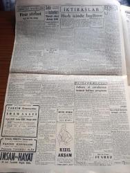 Cumhuriyet Gazetesi - 6 Birinciteşrin (Ekim) 1944 - İstanbul'un kurtuluş günü yazan Abidin Daver Başmakale - müttefikler Yunanistan'a çıktılar - Yunanistan topraklarını ve müttefiklerin çıktıkları Mora'yı gösterir harita - Avusturya'da ayaklanma Şayiaları - Goebbels'in Yeni Nutku - Akdeniz'de Bir Tayyare gemisinden havalanan müttefik uçakları Yunan topraklarına doğru uçarlarken fotoğraf - Alman hududunda bir muharebe sahnesi - İtalya'ya eski müstemlekeleri geri verilecek mi - Anglosakson basınında Bulgaristana hücumlar - İstanbul'da mektepsiz tek çocuk bırakılmayacak - İngiltere'nin yeni büyükelçisi Sir Maurice Patterson Ankara'da fotoğraf - Sovyet kuvvetlerinin taarruz ettikleri Bir köyde savaş Fotoğraf - Fransa'da vatan hainlerinin muhakemesine başlandı - idam Saati filmi başrollerde Yusuf Vehbi Emine Rızık ve Hüseyin Sıtkı Taksim Sinemasında - Paris'in kurtuluşu filmi Kadıköy Süreyya sinemasında - Ankara at yarışlarının üçüncü haftası programı - Beyoğlu kitap sarayı açıldı