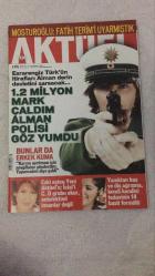 YENİ AKTÜEL  HAFTALIK HABER DERGİSİ - SAYI:22    -13-19 ARALIK 2005   -  13–19 ARALIK 2005 MOSTUROĞLU “FATİH TERİM’İ UYARMIŞTIK” DİYEREK GÜNDEM YARATIYOR – ALMANYA’DA 1.2 MİLYON MARK ÇALAN TÜRK’ÜN İTİRAFLARI DERİN DEVLETİ SARSIYOR –  DİYEN ERKEK KUMA OLAYI ŞAŞIRTICI DETAYLARLA ANLATILIYOR – ESKİ EŞTEN İCLAL AYDIN’A ELEŞTİRİ: “C, D GRUBU OKUR, ENTELEKTÜEL DEĞİL” – TUĞÇE KAZAZ’IN DİN DEĞİŞİMİ VE YUNAN EŞİYLE YAŞAMI PERİHAN MAGDEN’İN KALEMİNDEN “ORTODONTİ MEZHEBİ” VE “MARKA İHANETİ” BAŞLIKLARIYLA DEĞERLENDİRİLİYOR – “İCLAL AYDIN VE TUĞÇE KAZAZ KENDİ MARKALARINA İHANET ETTİ” YORUMU GÜNDEME DAMGA VURUYOR – YUNANİSTAN’DA TİYATRO AŞKI VE SANATA YÖNELİM “SONSUZA DEK UZATILMIŞ BİR ÇOCUKLUK” OLARAK TANIMLANIYOR – “LEVHA DEĞİŞTİRMEK” ÜZERİNDEN KİMLİK, İMAJ VE MAHREMİYET TARTIŞMASI YÜRÜTÜLÜYOR – SAĞLIK BÖLÜMÜNDE “14 SORUDA SELF-SERVİS TEDAVİ” ÖNERİLERİ SUNULUYOR -  MOSTUROĞLU – FATİH TERİM – TUĞÇE KAZAZ – YORGOS KAZAZ – PERİHAN MAGDEN – İCLAL AYDIN –130 SAYFA