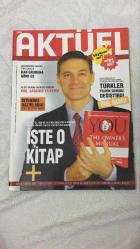 YENİ AKTÜEL  HAFTALIK HABER DERGİSİ - SAYI:56 - 18-24 MAYIS 2004 -  KAN GRUBUNA GÖRE EŞ SEÇİMİ UZAKDOĞU’DAN YAYILAN YENİ TREND OLARAK GÜNDEMDE, B GRUBU ERKEKLERİ “BENCİL VE ÖFKELİ” OLARAK TANIMLANIYOR – MEHMET ÖZ, ABD’DE “DA VINCI ŞİFRESİ”Nİ TAHTINDAN İNDİREN KİTABI “YOU: THE OWNER’S MANUAL”I SADECE YENİ AKTÜEL’E ANLATTI – “KURTLAR İMPARATORLUĞU” FİLMİNİN FRANSIZ YÖNETMENİ TÜRKLERİN FİLMİN SONUNU DEĞİŞTİRDİĞİNİ İDDİA ETTİ – KOÇ VE SABANCI GRUPLARI ARASINDAKİ REKABET GIMA SATIŞIYLA YENİDEN ALEVLENDİ, İKİ DEVİN TARİHTEKİ DÖRT BÜYÜK ÇEKİŞMESİ HATIRLANDI – İLBER ORTAYLI, TOPKAPI SARAYI MÜZESİ’NİN YENİ MÜDÜRÜ OLARAK FİLİZ ÇAĞMAN’DAN GÖREVİ DEVRALDI, “BİZ BURADA BEKÇİYİZ” DİYEREK KÜLTÜREL MİRASIN KORUNMASINA VURGU YAPTI – LIVERPOOL FUTBOL TAKIMI ŞAMPİYONLAR LİGİ FİNALİ İÇİN İSTANBUL’A GELİYOR, KULÜBÜN TARİHİ BAŞARILARI YENİDEN GÜNDEMDE – “NE MUTLU ŞİŞMANIM DİYENE” DOSYASIYLA KİLO TAKINTISI VE DİYET KÜLTÜRÜ ELEŞTİRİLİYOR – DENİZ SEKİ VE TIKTAK’IN İLK ALBÜMLERİ MÜZİK SAYFALARINDA   130   SAYFA