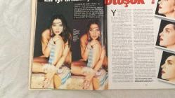 AKTÜEL  HAFTALIK HABER DERGİSİ - SAYI:605 - 20-026 ŞUBAT 2003 -   ZERDA’NIN GENÇ YILDIZLARI BARIŞ ÇAKMAK VE DERYA ARTEMEL KAPAKTA – “ANADOLU’NUN GERÇEK STARLARI” DOSYASINDA HEME HACI, GÜLA SERHADE, RECEBİM VE FAHRİYE GÜNEY’İN YÜKSELİŞİ ANLATILDI – AKP’NİN IRAK POLİTİKASI “ANTI KALKAN” DOSYASIYLA DEĞERLENDİRİLDİ, ALİ BULAÇ, NURAY MERT, MEHMET METİNER VE NIHÂL BENGİSU KARACA GÖRÜŞLERİNİ PAYLAŞTI – İNCİRLİK’TEKİ SESSİZLİK VE AMERİKALI ASKERLERİN SÖZLERİ EFSANEYE DÖNÜŞÜYOR – “2012’DE RÜYA BİTİYOR” BAŞLIĞIYLA EN BÜYÜK 10 KOMPLO TEORİSİ DERLENDİ – REFİK ERDURAN “BİR ERKEĞE BİR KADIN YETMEZ” DİYEREK GÜNDEM YARATTI – 12 YAŞINDA ÜNİVERSİTEYE GİREN, 20’SİNDE PROFESÖR OLAN ERIC DEMAINE ORİGAMİ SANATINI MIT’TE ANLATIYOR – ÖMER AĞIN TKP TARİHİNİ “ALEV, DUVAR VE TKP” KİTABIYLA AKTARIYOR – LALENİN KIZARTMASINDAN MENEKŞE SALATASINA “ÇİÇEK YEME TRENDİ” MUTFAKLARI FETHEDİYOR – GÜZELLİK SALONLARINDAKİ BAZI UYGULAMALARIN SADECE DOKTORLAR TARAFINDAN YAPILABİLECEĞİ VURGULANDI – EMF TEKNİĞİ REIKI’ 98  SAYFA