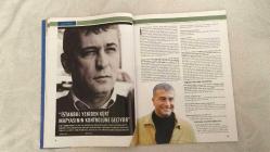 YENİ AKTÜEL  HAFTALIK HABER DERGİSİ - SAYI:26 - 20-26 EKİM 2004 - İSLAMİ SOV DÜNYASI “YIKILIYO” BAŞLIĞIYLA ÇİZGİ FİLM, FİLM VE VAAZ ALBÜMLERİNDEN OLUŞAN DİNİ MEDYA PİYASASI MERCEK ALTINA ALINDI, “KABİRDEN MEKTUP VAR” ŞİİR CD’Sİ BİR NUMARA OLARAK ÖNE ÇIKTI – ESKİ POLİS ADIL SERDAR SAÇAN, İSTANBUL’DA KÜRT MAFYASININ YENİDEN YÜKSELİŞİNE DAİR ÇARPICI AÇIKLAMALARDA BULUNDU – “YALNIZLIK ÖMÜR BOYU” DOSYASIYLA SONBAHARDA DERİNLEŞEN YALNIZLIK HALİ FOTOĞRAFLARLA GÖRÜNTÜLENDİ, YALNIZLIK BİR HASTALIK MI, YOKSA SEÇİLMİŞ BİR DURUM MU OLARAK TARTIŞILDI – BJÖRK’ÜN YENİ ALBÜMÜ “MEDULLA” MÜZİK TARİHİNDEKİ EZBER BOZAN YERİNİ PEKİŞTİRİYOR – KÖRÜKLÜ HIDIR AMCA DİJİTAL FOTOĞRAF MAKİNELERİNE KARŞI DİRENİYOR, “ARTIK FOTOĞRAF ÇEKİLMİYOR, YAPILIYOR” DİYEREK FOTOĞRAF SANATININ GELECEĞİNE IŞIK TUTUYOR – ERCÜMENT VURAL VE ÖNDER FOCAN “KIRMIZIYA ÇALIYOR” ALBÜMÜYLE CAZ MÜZİĞİNDE BİR ARAYA GELDİ – TARIK ALİ’NİN “İMPARATORLUK, DİRENİŞ VE İSYAN” KİTABI IRAK İŞGALİNE KARŞI YENİ BİR MÜCADELE ÇAĞRISI SUNUYOR –  114  SAYFA