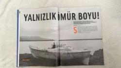 YENİ AKTÜEL  HAFTALIK HABER DERGİSİ - SAYI:26 - 20-26 EKİM 2004 - İSLAMİ SOV DÜNYASI “YIKILIYO” BAŞLIĞIYLA ÇİZGİ FİLM, FİLM VE VAAZ ALBÜMLERİNDEN OLUŞAN DİNİ MEDYA PİYASASI MERCEK ALTINA ALINDI, “KABİRDEN MEKTUP VAR” ŞİİR CD’Sİ BİR NUMARA OLARAK ÖNE ÇIKTI – ESKİ POLİS ADIL SERDAR SAÇAN, İSTANBUL’DA KÜRT MAFYASININ YENİDEN YÜKSELİŞİNE DAİR ÇARPICI AÇIKLAMALARDA BULUNDU – “YALNIZLIK ÖMÜR BOYU” DOSYASIYLA SONBAHARDA DERİNLEŞEN YALNIZLIK HALİ FOTOĞRAFLARLA GÖRÜNTÜLENDİ, YALNIZLIK BİR HASTALIK MI, YOKSA SEÇİLMİŞ BİR DURUM MU OLARAK TARTIŞILDI – BJÖRK’ÜN YENİ ALBÜMÜ “MEDULLA” MÜZİK TARİHİNDEKİ EZBER BOZAN YERİNİ PEKİŞTİRİYOR – KÖRÜKLÜ HIDIR AMCA DİJİTAL FOTOĞRAF MAKİNELERİNE KARŞI DİRENİYOR, “ARTIK FOTOĞRAF ÇEKİLMİYOR, YAPILIYOR” DİYEREK FOTOĞRAF SANATININ GELECEĞİNE IŞIK TUTUYOR – ERCÜMENT VURAL VE ÖNDER FOCAN “KIRMIZIYA ÇALIYOR” ALBÜMÜYLE CAZ MÜZİĞİNDE BİR ARAYA GELDİ – TARIK ALİ’NİN “İMPARATORLUK, DİRENİŞ VE İSYAN” KİTABI IRAK İŞGALİNE KARŞI YENİ BİR MÜCADELE ÇAĞRISI SUNUYOR –  114  SAYFA