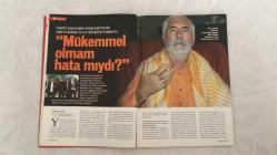 YENİ AKTÜEL  HAFTALIK HABER DERGİSİ - SAYI:21 - 06-12 ARALIK 2005 -  YENİ AKTÜEL BU SAYISINDA PASCALE NOUMA’NIN BEŞİKTAŞ ÇARŞISI’NDA OMUZLARDA TAŞINMASINDAN BM’NİN TÖRE CİNAYETLERİNE DAİR ŞOK ÖNERİSİNE, IŞIK YİYENLER TARİKATI’NDAN SEMİHA YILDIRIM’IN PROTOKOL FOTOĞRAFINA KADAR ÇARPICI DOSYALARLA GÜNDEMİ BELİRLİYOR – “NOUMA ÇARŞI’YI AĞLATTI” DOSYASINDA BEŞİKTAŞ’TAN AYRILMASININ ÜZERİNDEN YILLAR GEÇSE DE TARAFTARIN KALBİNDE TAHT KURAN PASCAL NOUMA’NIN RÖPORTAJI VE OTELDEKİ COŞKULU KARŞILAMASI ANLATILIYOR – BM’NİN NAMUS CİNAYETLERİNE DAİR RAPORUNDA “70 YAŞ ÜSTÜ ORTADAN KALDIRILSIN” ÖNERİSİNE YER VERİLMESİ, ULUSLARARASI ÇARESİZLİĞİ GÖZLER ÖNÜNE SERİYOR – “IŞIK YİYENLER” TARİKATI DOSYASINDA SADECE GÜNEŞ ENERJİSİYLE YAŞAMAYI SAVUNAN BREATHARIANİZM’İN SEMİNERLERLE YAYILDIĞI, ANCAK DÖRT KİŞİNİN BESLENME YETERSİZLİĞİNDEN ÖLDÜĞÜ BELİRTİLİYOR – HAN SAĞTÜRK DOSYASINDA “MÜKEMMEL BABA” İMAJININ AİLE İÇİ YIKIMLARA YOL AÇTIĞI TARTIŞILIYOR – DOMATES ÖZLÜ GÜZELLİK HAPI 3 AYDA KIRIŞIKLIKLARI YOK 114 SAYFA