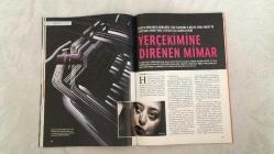 YENİ AKTÜEL  HAFTALIK HABER DERGİSİ - SAYI:63 - 6-12 TEMMUZ - 2005 -   YENİ AKTÜEL BU SAYISINDA ABD’NİN “GÜVENLİK İÇİN DEMOKRASİ” STRATEJİSİNDEN EUROTÜRKLERİN AB KARŞITI TUTUMUNA, MİSYONERLİK TARTIŞMALARINDAN ANGELA MERKEL’İN PORTRESİNE KADAR ULUSLARARASI SİYASET VE TOPLUMSAL GERİLİMLERİ MERCEK ALTINA ALIYOR – “OPERASYON ADI: SİLAHLI DEMOKRASİ” DOSYASINDA CONDOLEEZZA RICE’IN DEMOKRASİYİ ÖNE ÇIKARAN YENİ DIŞ POLİTİKASI ABD’NİN SAMİMİYETİNİ TARTIŞMAYA AÇIYOR – “EUROTÜRKLER DE TÜRKİYE’YE KARŞI” BAŞLIĞIYLA YURTDIŞINDA YAŞAYAN 100 TÜRK’TEN 60’ININ “TÜRKİYE AB’YE GİRMESİN” GÖRÜŞÜNE YER VERİLİYOR, DOÇ. DR. AYHAN KAYA BU TUTUMUN ARKA PLANINI YORUMLUYOR – “İŞTE O KADIN: ANGELA MERKEL” DOSYASINDA DOĞU ALMAN, FİZİKÇİ, PROTESTAN VE CDU LİDERİ MERKEL’İN TÜRKİYE’NİN AB ÜYELİĞİNE KARŞI YÜRÜTTÜĞÜ SİYASİ MÜCADELE VE KİŞİSEL GÖRÜŞLERİ ANLATILIYOR – “YENİ HUZUR CİMNASTİĞİ” DOSYASINDA ÇİGONG, BIODANZA VE YOGA GİBİ KİŞİSEL GELİŞİM YÖNTEMLERİ ARASINDA BİNLERCE YILLIK GELENEKLERLE UYDURMA TEKNİKLER114  SAYFA