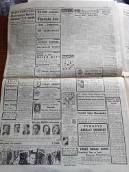 Cumhuriyet Gazetesi - 7 Ekim 1951 - Bir Maç yazan Nadir Nadi Başmakale - Başbakan Adnan Menderes Dün Batılı Üç Büyük Elçi İle Görüştü - İran Başbakan Doktor Musaddık Bugün İstanbul'dan Geçecek - İstanbul'un Kurtuluşu Dün Kutlandı fotoğraf - Kartal Halkevinin Sebep Olduğu Hadise - Şinasinin Heykelini Çalanlar Yakalandı fotoğraf - General  Bradley'in Kore cephesini teftişi esnasında General Ridgway Ve General Van Fleet hedef birlikte çekilmiş fotoğraf - Kore'de Düşman Hatlarında Dün Yeni Gedikler Açıldı - Akdeniz Olimpiyatlarında Dünkü Müsabakalar - Kulak Doktorları Kongresi - Haftanın Şakaları yazan Burhan Felek - Yeni Bir Türk Filmi Dudaktan Kalbe  - Memleket Hikâyesi Bebek Yazan Yaşar Kemal  Yazı Dizisi - Falih Rıfkı Atay Sohbetler - 30 Yıllık Hasretten Sonra Yurda Gelen Aktör Nişanyan  - Fenerbahçe Suriye Takımı Jones'i 7 0 Yendi - Ankara'da Futbol Mevsimi Açıldı - Mefharet Yıldırım Abdulah Yüce Saime Sinan bahçekapı borsa kıraathanesinde  - Stalin'in Pravdaya Beyanatı