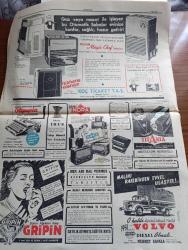 Cumhuriyet Gazetesi - 7 Ekim 1951 - Bir Maç yazan Nadir Nadi Başmakale - Başbakan Adnan Menderes Dün Batılı Üç Büyük Elçi İle Görüştü - İran Başbakan Doktor Musaddık Bugün İstanbul'dan Geçecek - İstanbul'un Kurtuluşu Dün Kutlandı fotoğraf - Kartal Halkevinin Sebep Olduğu Hadise - Şinasinin Heykelini Çalanlar Yakalandı fotoğraf - General  Bradley'in Kore cephesini teftişi esnasında General Ridgway Ve General Van Fleet hedef birlikte çekilmiş fotoğraf - Kore'de Düşman Hatlarında Dün Yeni Gedikler Açıldı - Akdeniz Olimpiyatlarında Dünkü Müsabakalar - Kulak Doktorları Kongresi - Haftanın Şakaları yazan Burhan Felek - Yeni Bir Türk Filmi Dudaktan Kalbe  - Memleket Hikâyesi Bebek Yazan Yaşar Kemal  Yazı Dizisi - Falih Rıfkı Atay Sohbetler - 30 Yıllık Hasretten Sonra Yurda Gelen Aktör Nişanyan  - Fenerbahçe Suriye Takımı Jones'i 7 0 Yendi - Ankara'da Futbol Mevsimi Açıldı - Mefharet Yıldırım Abdulah Yüce Saime Sinan bahçekapı borsa kıraathanesinde  - Stalin'in Pravdaya Beyanatı