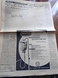 Cumhuriyet Gazetesi - 23 Ağustos 1961 - bir öğretmen Cemal Gürsel'in otomobilinin önüne atlayarak derdini anlatmak istedi - yuvarlak masa toplantısı ile ilgili temaslar yapan komisyon İstanbul'da - Dün Örfi idare kumandanlığında banka müdürleri ile yapılan toplantıdan biri görünüş - Moskova Ankara'ya gene çattı - programcı meşhurlar Adalet Partisi sözcüsü Cevdet Perin'i dün yalanladılar - Devlet Bakanı Hayri Mumcuoğlu Yeni Türkiye Partili oldu - İstanbul vali ve belediye reisi tümgeneral Refik Tulga Ordu'da kalacak - Aziz Nesin ile İhsan Adanın duruşmaları fotoğraf - Boğaziçi üzerine çalışmalar yazan Haluk Yusuf Şehsuvaroğlu - Amerikan yardımı halka indiriliyor köylere 25 bin dolara kadar yardım yapılacak - tiyatro hisar'da Hamlet yazan Lütfi Ay - Kıbrıs'ın kalkınması için plan hazırlandı - Edebi Roman Deniz Ağacı yazan Yaman Koray Yazı Dizisi - AEG buzdolabı - Palermo ve Metin Oktay fotoğraf - Fenerbahçe atletizm takımı İstanbul şampiyonu oldu - Fenerbahçe Partizan rövanşı bugün