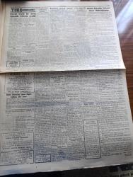 Cumhuriyet Gazetesi - 23 Ağustos 1961 - bir öğretmen Cemal Gürsel'in otomobilinin önüne atlayarak derdini anlatmak istedi - yuvarlak masa toplantısı ile ilgili temaslar yapan komisyon İstanbul'da - Dün Örfi idare kumandanlığında banka müdürleri ile yapılan toplantıdan biri görünüş - Moskova Ankara'ya gene çattı - programcı meşhurlar Adalet Partisi sözcüsü Cevdet Perin'i dün yalanladılar - Devlet Bakanı Hayri Mumcuoğlu Yeni Türkiye Partili oldu - İstanbul vali ve belediye reisi tümgeneral Refik Tulga Ordu'da kalacak - Aziz Nesin ile İhsan Adanın duruşmaları fotoğraf - Boğaziçi üzerine çalışmalar yazan Haluk Yusuf Şehsuvaroğlu - Amerikan yardımı halka indiriliyor köylere 25 bin dolara kadar yardım yapılacak - tiyatro hisar'da Hamlet yazan Lütfi Ay - Kıbrıs'ın kalkınması için plan hazırlandı - Edebi Roman Deniz Ağacı yazan Yaman Koray Yazı Dizisi - AEG buzdolabı - Palermo ve Metin Oktay fotoğraf - Fenerbahçe atletizm takımı İstanbul şampiyonu oldu - Fenerbahçe Partizan rövanşı bugün