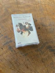 ASMALI KONAK - HAYAT - FİLM MÜZİKLERİ - ÖZCAN DENİZ ŞARKILARIYLA - KASET (JELATİNİNDE)