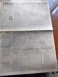 Cumhuriyet Gazetesi - 21 Ağustos 1961 - büyük değişikliğe doğru yazan Feridun Ergin Başmakale - Devlet bakanı Sıtkı Ulay'ın cumhuriyete beyanatı - 25 devletin Katıldığı 30. İzmir Enternasyonal Fuarı Dün törenle açıldı - İzmir fuarını Ticaret bakanı Mehmet Baydur açtı - Amerikan buğdayları geliyor - anayasa davası karar metninin kaleme alınması 15 gün sürecek - öncelikle görüşülecek olan orman kanunu tasarısı tamamlandı - salı günü Çanakkale ertesi gün de İstanbul boğazları altışar saat kapatılacak - 6. Uluslararası Kültür Festivali fotoğraf - Bin Kadar Katolik hacı oldu - kısa tarihinde tam altı defa yabancı işgali gören şehir Berlin yazan Hasan Ali Ediz - Berlin belediye reisi Willy Brandt'ın Kennedy'e  yolladığı mektup tahkikat konusu yapılıyor - İran şahı komünizme yenilmeyeceğini söyledi - Mersin rafinerisine ilk ham petrol dün geldi - Fenerbahçe 1 Partizan 0 fotoğraf - sonbahar konkurları başladı - Galatasaray 2 Hapoel 1 fotoğraf -  Can Bartu  dün idman yaptı - Metin Oktay sakat